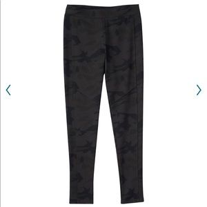 Girls Mudd camo print ponte pants size 12